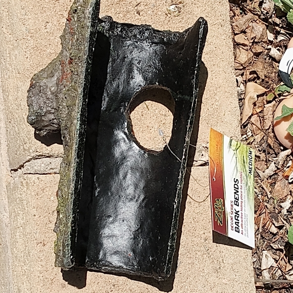 New! Zilla Bark Bends Medium Reptile Hide. - Picture 7 of 8